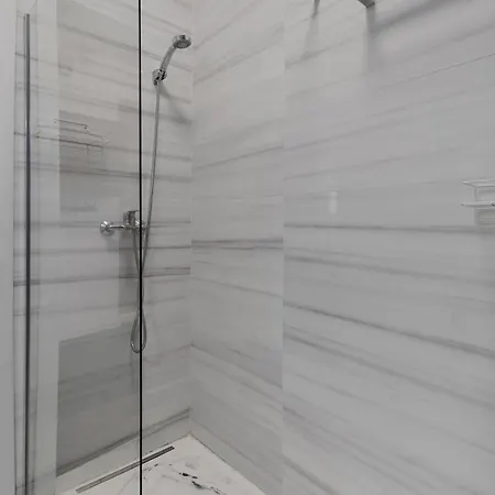 With Sea View & Pool Acces דירה *