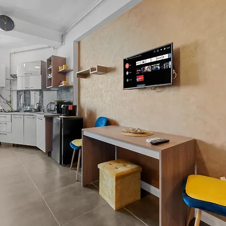 Apartment With Sea View & Pool Acces