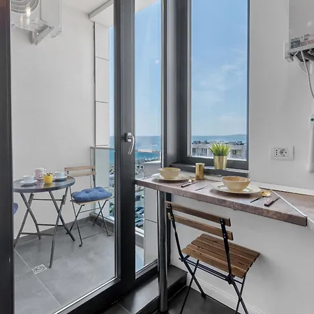 Apartment With Sea View & Pool Acces