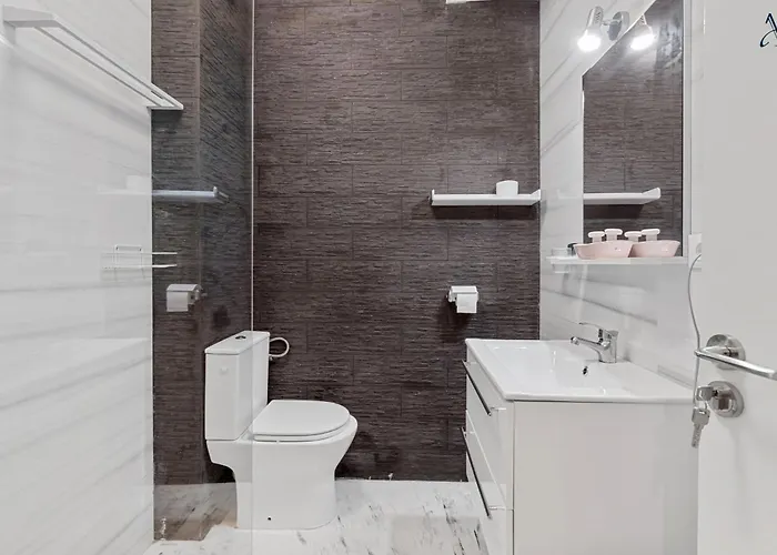 With Sea View & Pool Acces 那沃达利